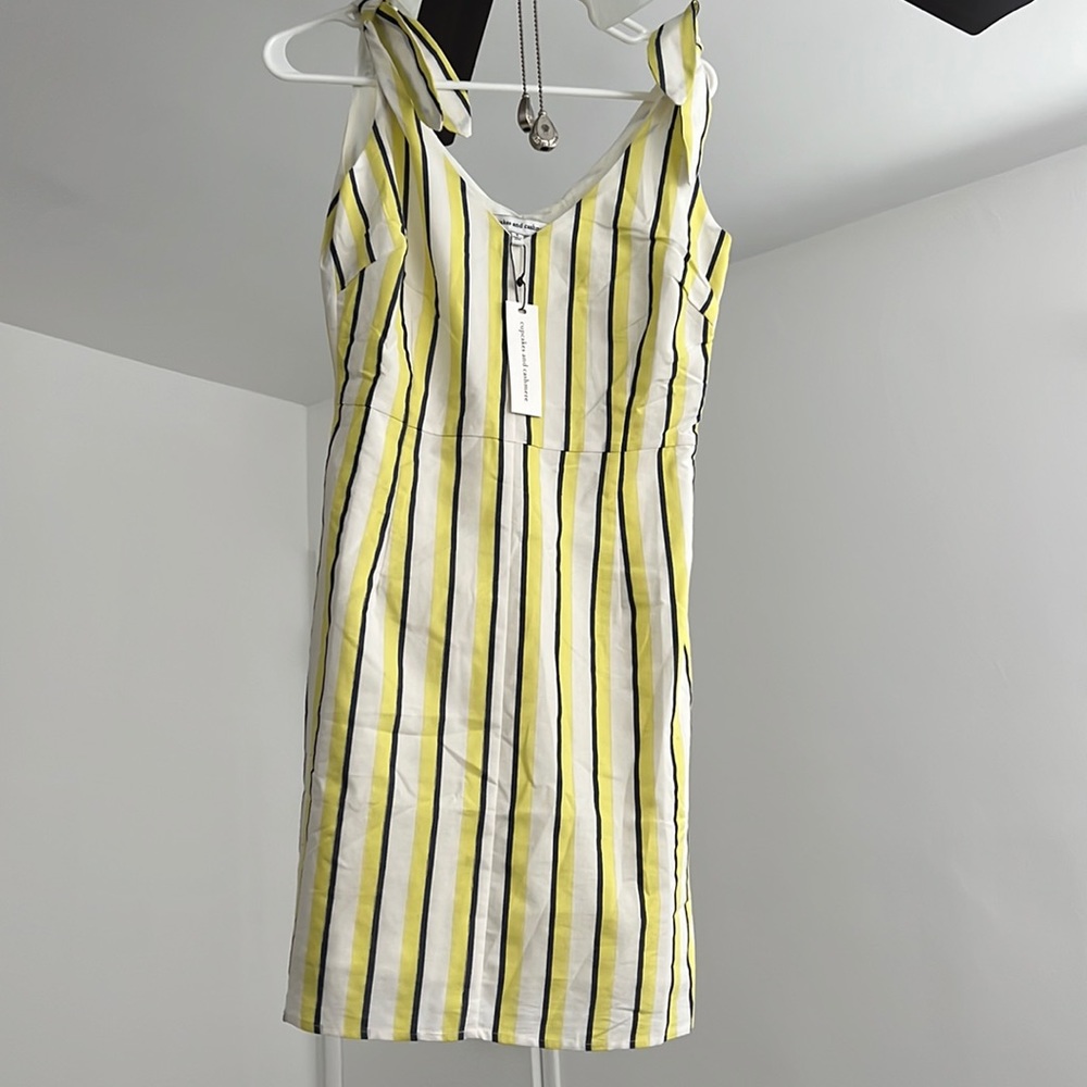 Cupcakes and cashmere dress
Brand new with tags 65% polyester, 35% cotton